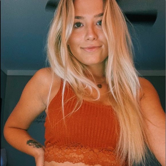 Meet your Posher, Taylor - Picture 2 of 2